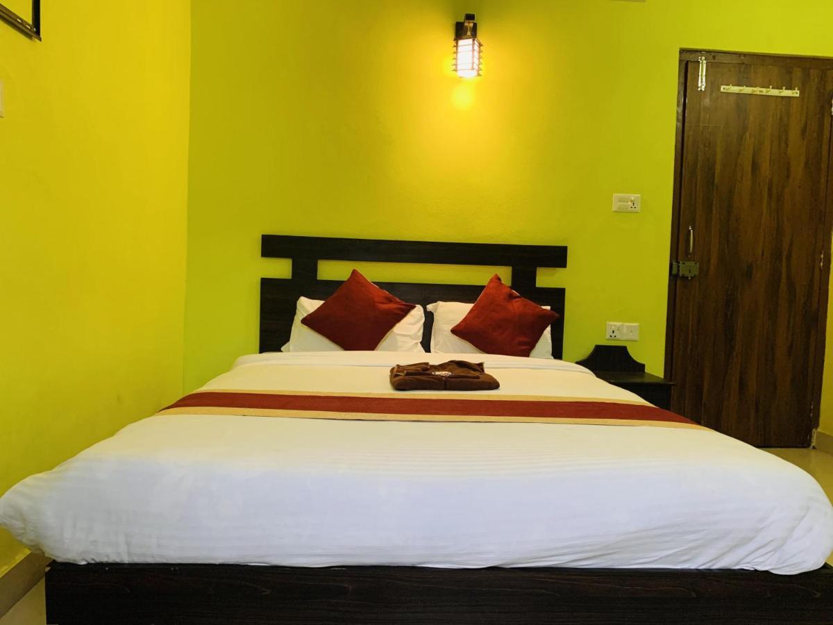 Hotel October Inn Pokhara Exterior foto