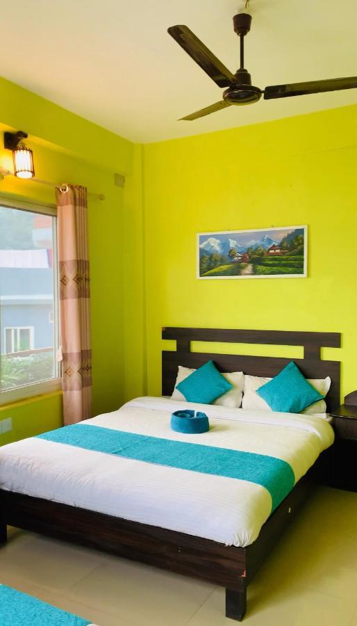 Hotel October Inn Pokhara Exterior foto
