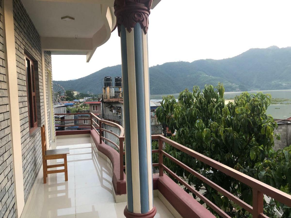 Hotel October Inn Pokhara Exterior foto